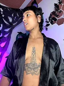 Snapshot of LollaByer chatting on October 2025 09:05:02 PM LollaByer online show from October 2025 09:05:02 PM