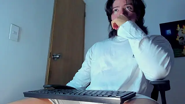 Snapshot of AngelBennet_ chatting on October 2025 10:31:01 PM AngelBennet online show from October 2025 10:31:01 PM