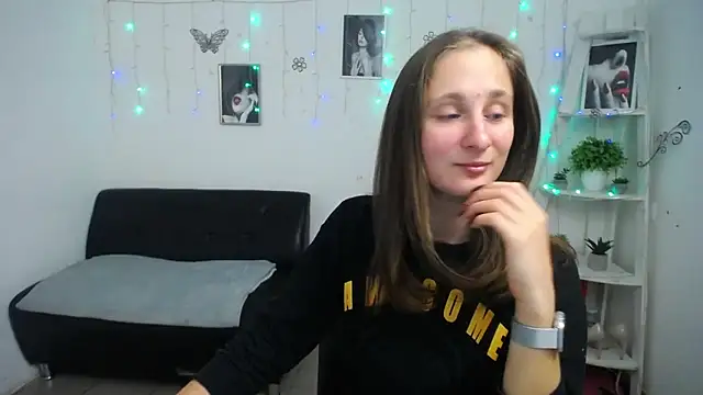 Snapshot of MichelLeee chatting on October 2025 11:29:02 AM MichelLeee online show from October 2025 11:29:02 AM