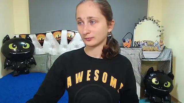 Snapshot of MichelLeee chatting on October 2025 11:11:02 AM MichelLeee online show from October 2025 11:11:02 AM