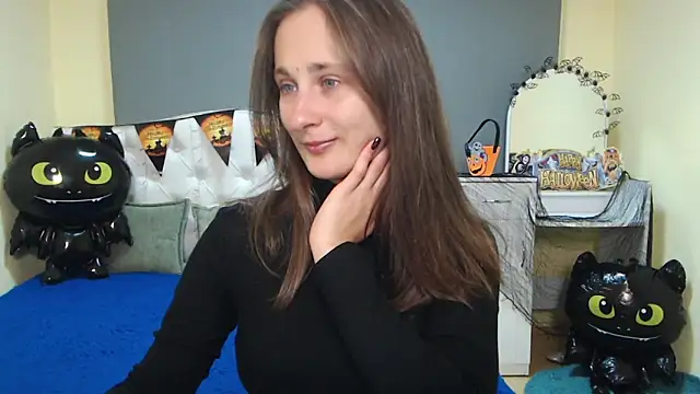 Snapshot of MichelLeee chatting on October 2025 11:10:01 AM MichelLeee online show from October 2025 11:10:01 AM