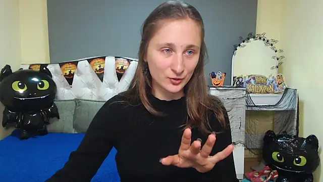 Snapshot of MichelLeee chatting on October 2025 12:17:02 PM MichelLeee online show from October 2025 12:17:02 PM