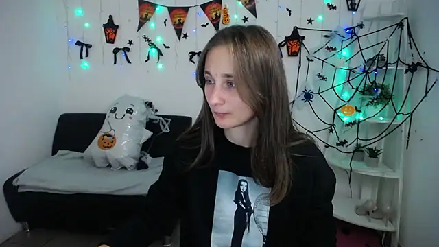 Snapshot of MichelLeee chatting on October 2025 12:06:01 PM MichelLeee online show from October 2025 12:06:01 PM