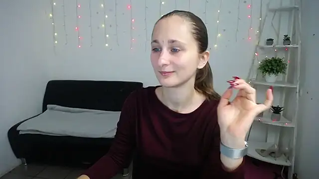 Snapshot of MichelLeee chatting on November 2025 12:17:01 PM MichelLeee online show from November 2025 12:17:01 PM