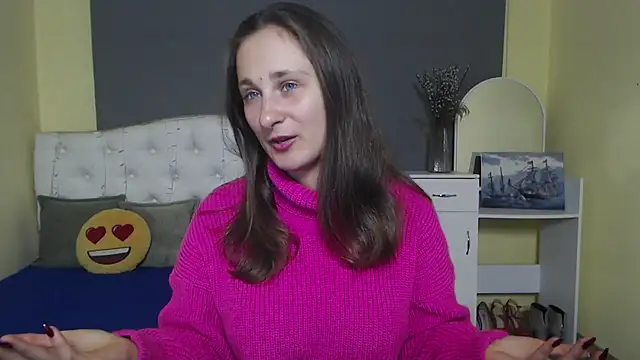 Snapshot of MichelLeee chatting on November 2025 12:26:01 PM MichelLeee online show from November 2025 12:26:01 PM