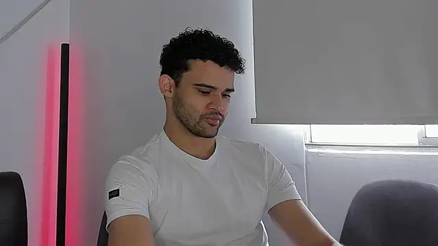 andrewChris  online show from October 2025 02:58:02 PM