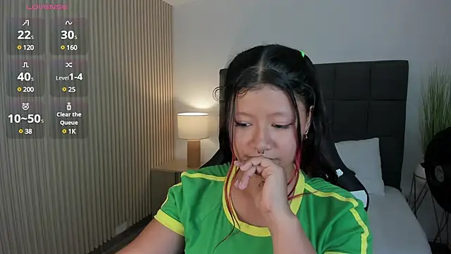 Snapshot of aurora_johnson_ chatting on January 2025 07:34:02 AM aurora johnson online show from January 2025 07:34:02 AM