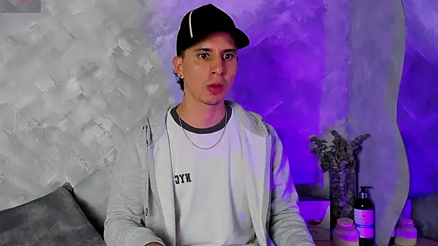 Snapshot of -Bruno-Bs chatting on October 2025 08:39:01 PM -Bruno-Bs online show from October 2025 08:39:01 PM