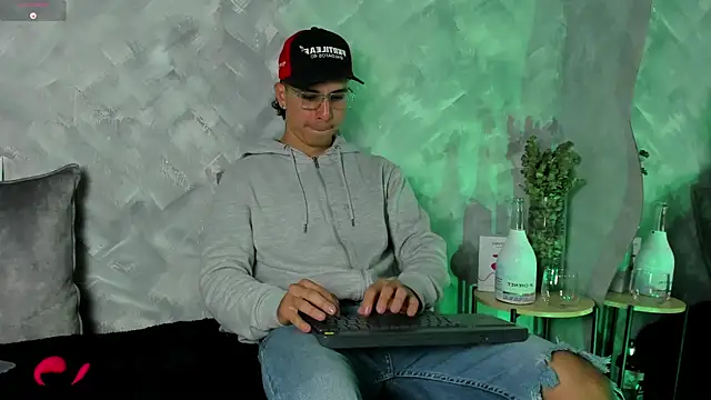 Snapshot of -Bruno-Bs chatting on October 2025 12:22:02 AM -Bruno-Bs online show from October 2025 12:22:02 AM