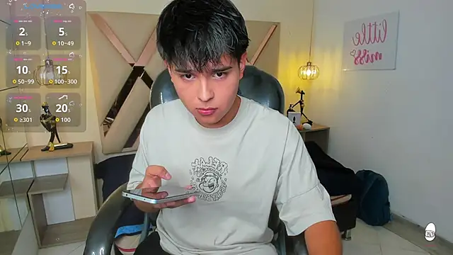 Snapshot of AndrewPherson chatting on September 2025 12:30:01 PM AndrewPherson online show from September 2025 12:30:01 PM