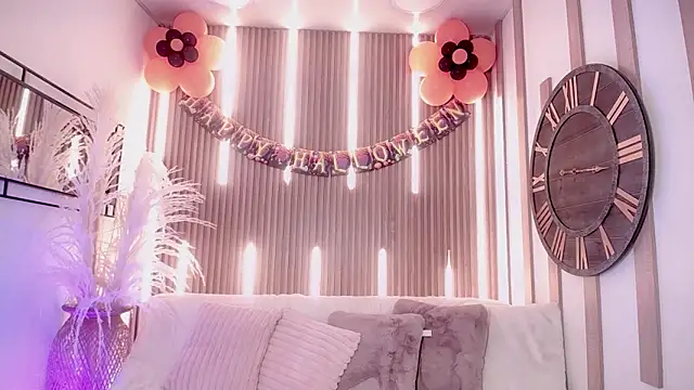 Snapshot of Aniie_Doll chatting on October 2025 08:18:02 PM Aniie Doll online show from October 2025 08:18:02 PM