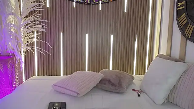 Snapshot of Aniie_Doll chatting on October 2025 08:22:01 PM Aniie Doll online show from October 2025 08:22:01 PM