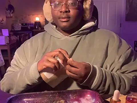 Snapshot of BigKittyRaven chatting on December 2024 02:22:02 AM BigKittyRaven online show from December 2024 02:22:02 AM