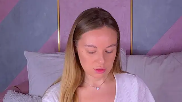 BeatriceEsmont online show from October 2025 07:25:01 PM