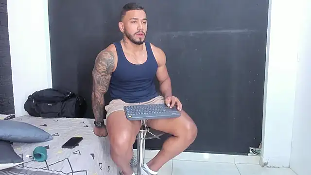 Snapshot of bruno_miller_ chatting on September 2025 08:46:01 PM bruno miller online show from September 2025 08:46:01 PM