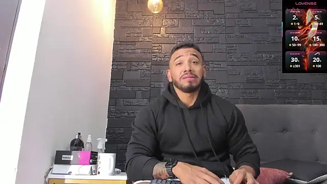 Snapshot of bruno_miller_ chatting on October 2025 09:04:01 PM bruno miller online show from October 2025 09:04:01 PM