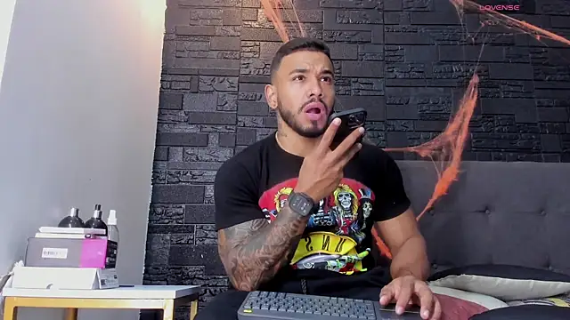 Snapshot of bruno_miller_ chatting on October 2025 08:15:02 PM bruno miller online show from October 2025 08:15:02 PM