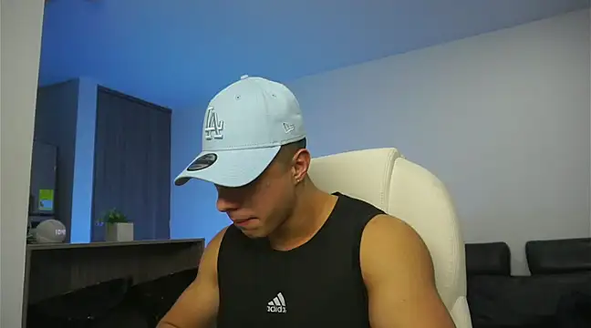 Snapshot of devin_hunter1 chatting on December 2024 03:41:01 AM devin hunter1 online show from December 2024 03:41:01 AM