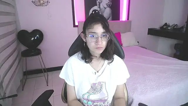 Lili Gomez  online show from December 2024 01:08:02 PM