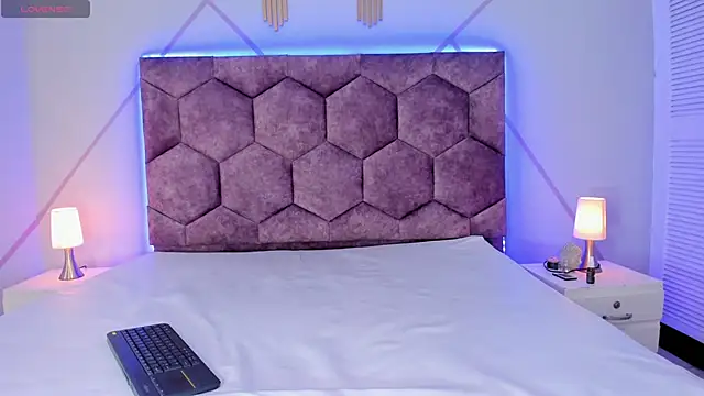 aggy castel online show from January 2025 02:02:01 AM