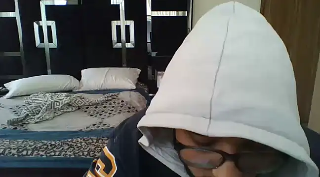 Snapshot of Nene1325 chatting on December 2024 04:58:01 PM Nene1325 online show from December 2024 04:58:01 PM