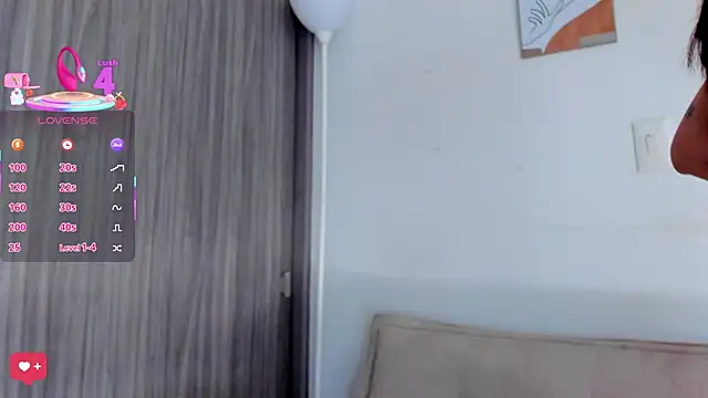 Snapshot of Tamaraa_Serra chatting on October 2025 07:30:02 PM Tamaraa Serra online show from October 2025 07:30:02 PM