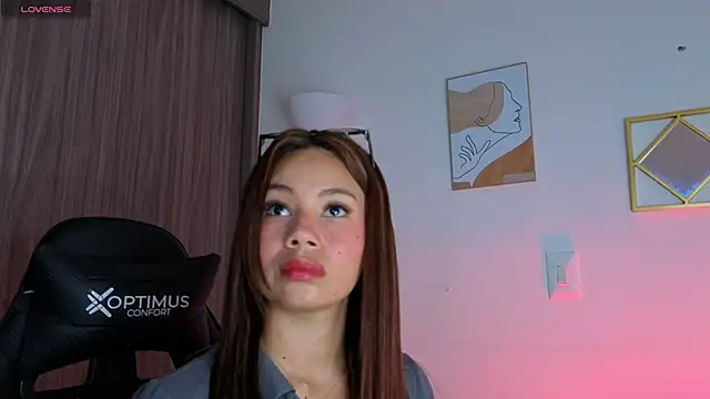 Snapshot of Tamaraa_Serra chatting on November 2025 06:41:02 PM Tamaraa Serra online show from November 2025 06:41:02 PM