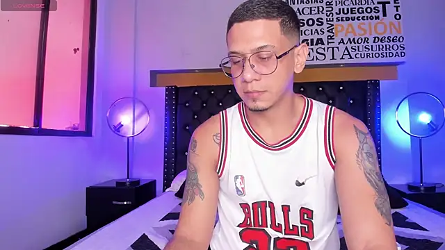 JoshMillerr  online show from March 2025 08:01:02 PM