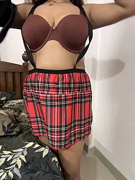 HoneyBearCpl online show from October 2025 04:05:02 PM