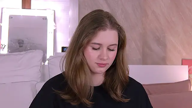 EllieHayes online show from October 2025 05:26:02 PM