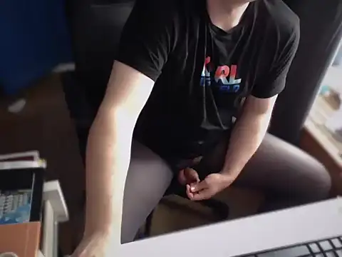 Snapshot of CuteMan33 chatting on October 2025 10:27:01 AM CuteMan33 online show from October 2025 10:27:01 AM