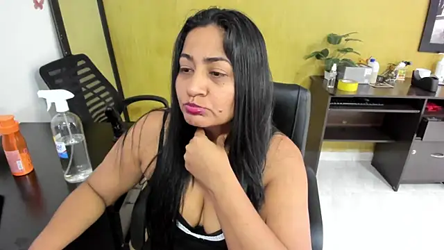 Adele Sweett online show from January 2025 08:00:01 PM