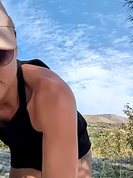 Snapshot of Samira-Summer chatting on October 2025 09:08:01 AM Samira-Summer online show from October 2025 09:08:01 AM