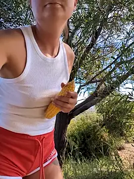 Snapshot of Samira-Summer chatting on October 2025 08:46:01 AM Samira-Summer online show from October 2025 08:46:01 AM