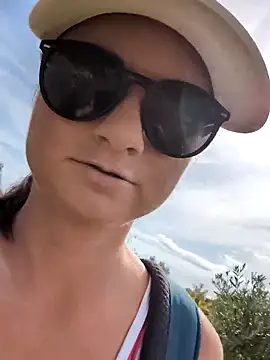 Snapshot of Samira-Summer chatting on October 2025 09:11:04 AM Samira-Summer online show from October 2025 09:11:04 AM