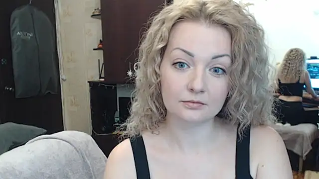 Snapshot of LuckyShot chatting on January 2025 12:58:01 PM LuckyShot online show from January 2025 12:58:01 PM