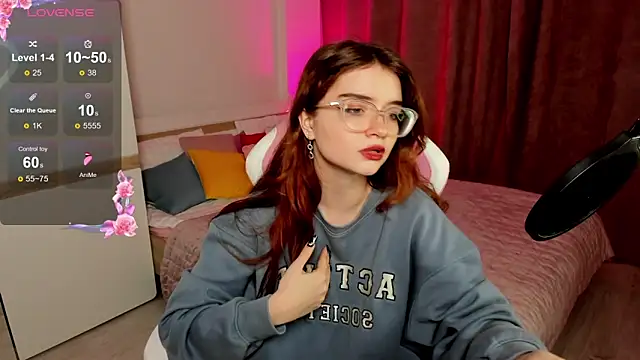 Snapshot of Sonya_Glen chatting on February 2025 08:50:01 AM Sonya Glen online show from February 2025 08:50:01 AM