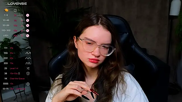 Snapshot of Sonya_Glen chatting on September 2025 12:32:02 AM Sonya Glen online show from September 2025 12:32:02 AM