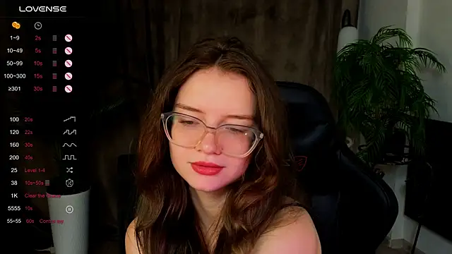 Snapshot of Sonya_Glen chatting on September 2025 09:14:02 PM Sonya Glen online show from September 2025 09:14:02 PM