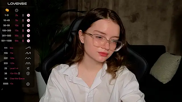 Snapshot of Sonya_Glen chatting on September 2025 10:10:01 PM Sonya Glen online show from September 2025 10:10:01 PM