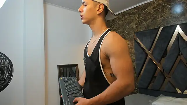 Snapshot of Flynn_Riider chatting on December 2024 11:21:01 AM Flynn Riider online show from December 2024 11:21:01 AM