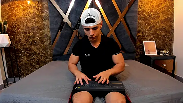 Snapshot of Flynn_Riider chatting on January 2025 02:24:02 PM Flynn Riider online show from January 2025 02:24:02 PM