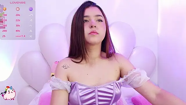 Snapshot of zoewillian chatting on November 2025 02:10:02 AM zoewillian online show from November 2025 02:10:02 AM