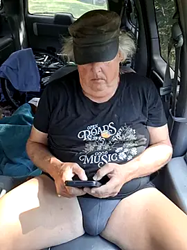 Snapshot of Bus310A chatting on October 2025 04:15:02 PM Bus310A online show from October 2025 04:15:02 PM