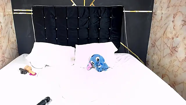 Snapshot of AmandaRobers chatting on December 2024 05:37:01 PM AmandaRobers online show from December 2024 05:37:01 PM