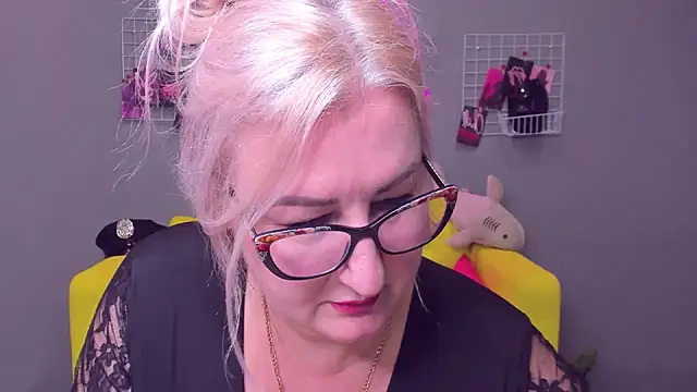 ChristyBrooks online show from December 2024 05:46:01 PM