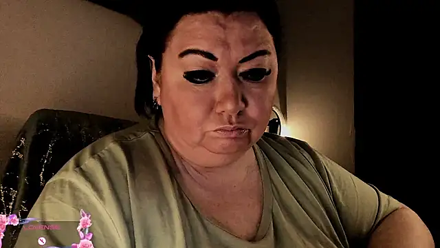 Snapshot of SexxyDreams1 chatting on October 2025 04:45:01 AM SexxyDreams1 online show from October 2025 04:45:01 AM