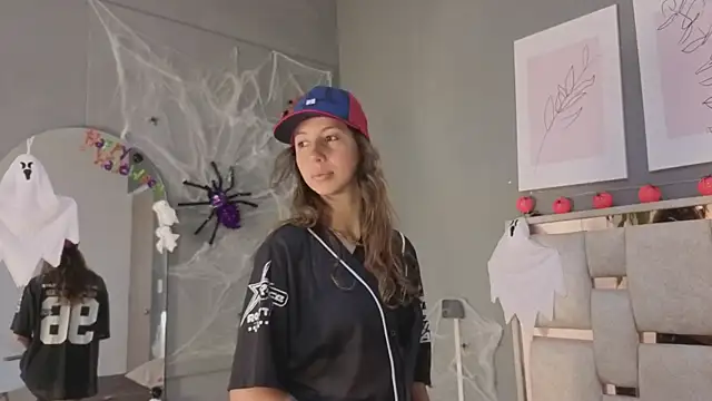 jolie lov online show from October 2025 01:01:01 PM