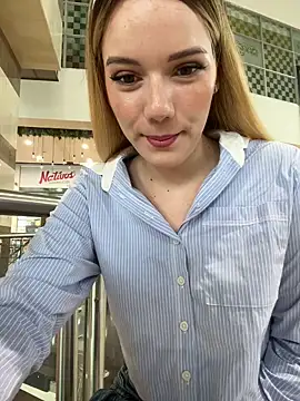 NicoleCut online show from September 2025 07:17:02 PM