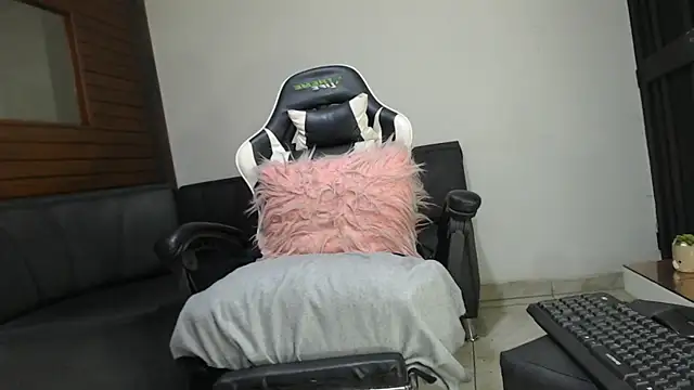 Snapshot of BBC-XXL chatting on December 2024 07:47:01 AM BBC-XXL online show from December 2024 07:47:01 AM